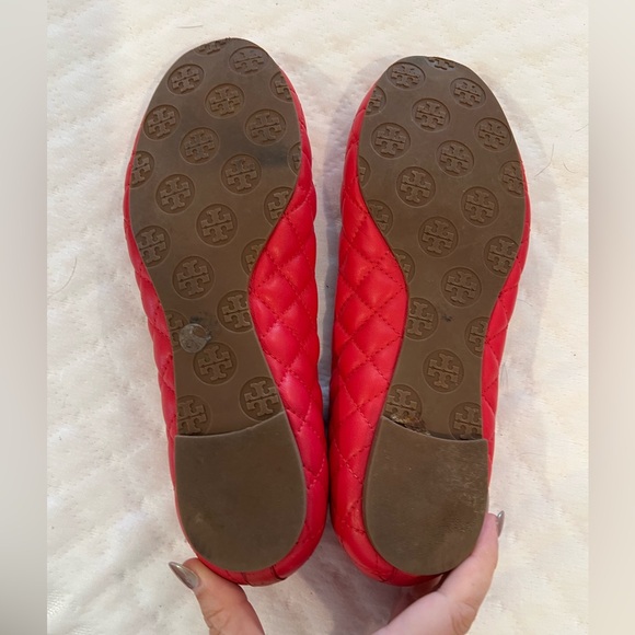 Tory Burch Women’s quilted leather flats coral color - Picture 3 of 3